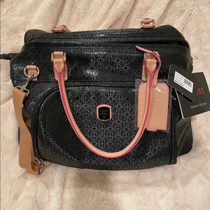 Guess Overnight / Weekender Duffel Bag